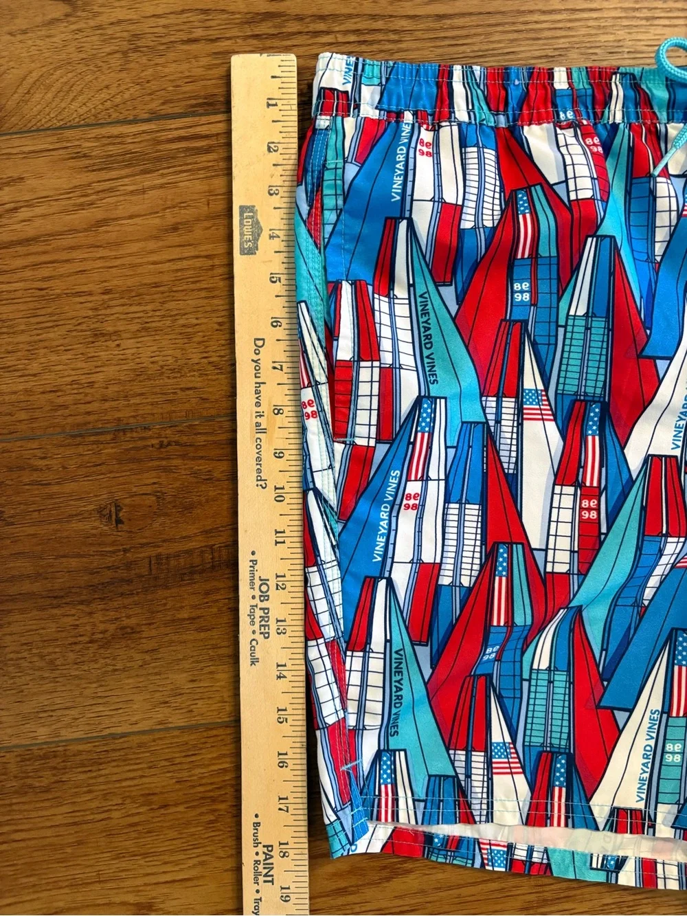 Vineyard Vines Sailboat USA Print Swim Trunks L